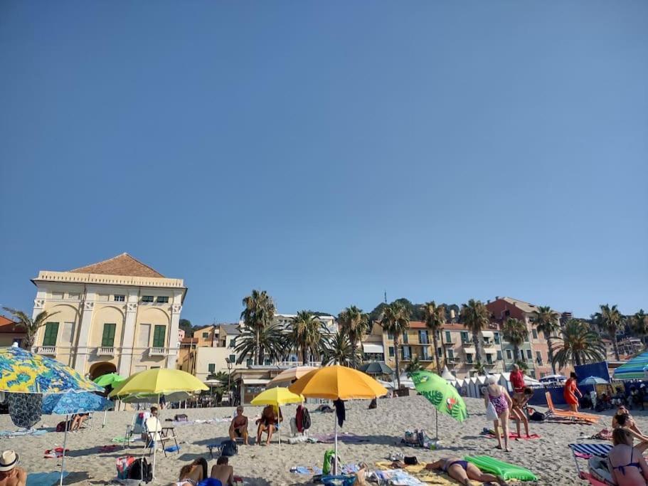 Silver Sands Finale Ligure - Traditional Apartment - 4 Beds & Terrace By The Beach المظهر الخارجي الصورة
