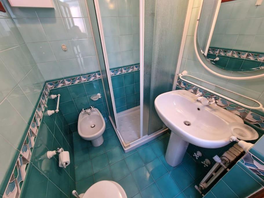 Silver Sands Finale Ligure - Traditional Apartment - 4 Beds & Terrace By The Beach المظهر الخارجي الصورة
