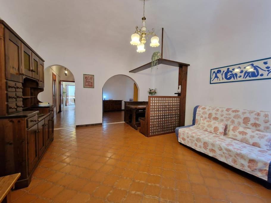 Silver Sands Finale Ligure - Traditional Apartment - 4 Beds & Terrace By The Beach المظهر الخارجي الصورة