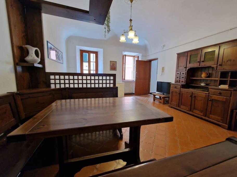 Silver Sands Finale Ligure - Traditional Apartment - 4 Beds & Terrace By The Beach المظهر الخارجي الصورة